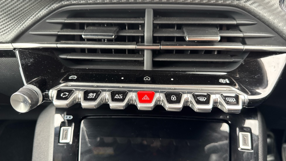 Peugeot 2008 1.2 PureTech 130 Allure 5dr Petrol Estate - Image 23