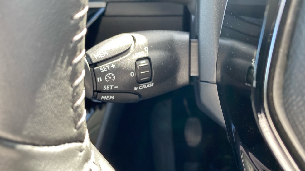 Peugeot 208 1.2 PureTech 100 Allure 5dr Petrol Hatchback - Image 26