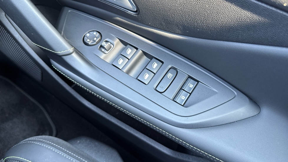 Peugeot 308 115kW GT 54kWh 5dr Auto Electric Hatchback - Image 33