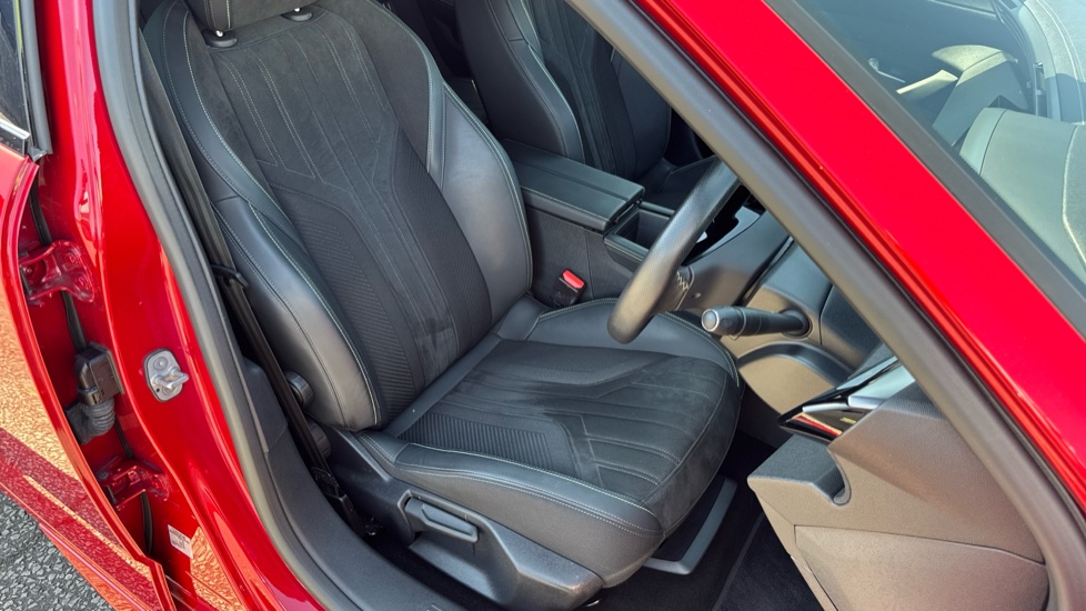 Peugeot 308 115kW GT 54kWh 5dr Auto Electric Hatchback - Image 34
