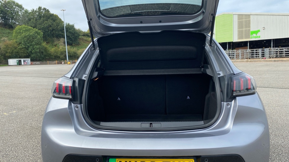 Peugeot 208 100kW Allure 50kWh 5dr Auto Electric Hatchback - Image 4