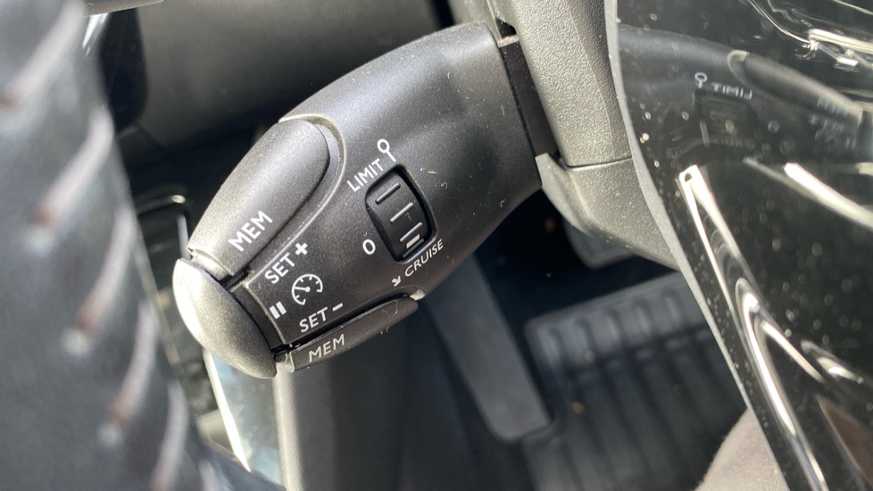 Peugeot 208 100kW Allure 50kWh 5dr Auto Electric Hatchback - Image 37
