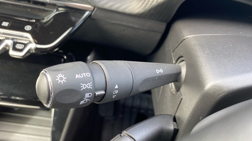 Peugeot 208 100kW Allure 50kWh 5dr Auto Electric Hatchback - Image 38