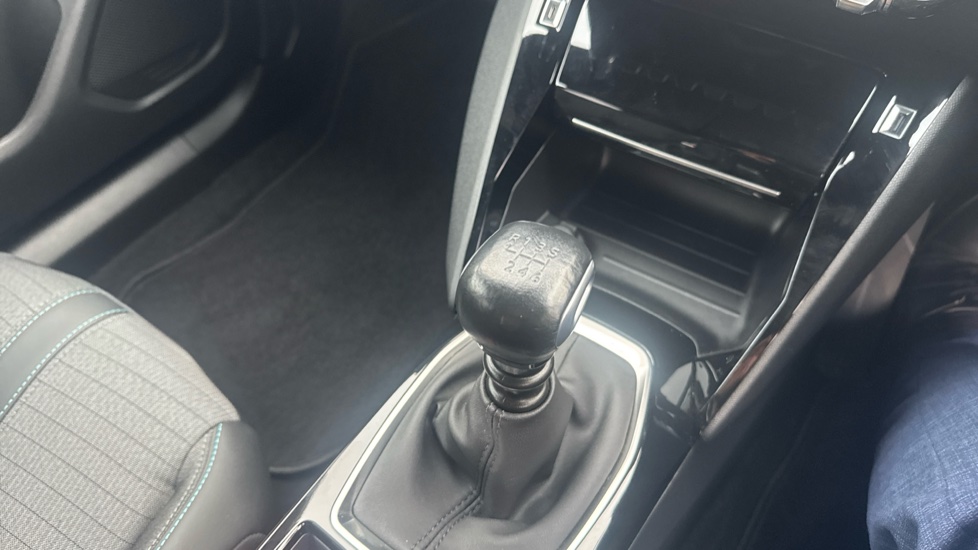 Peugeot 2008 1.2 PureTech Allure Premium+ 5dr Petrol Estate - Image 13
