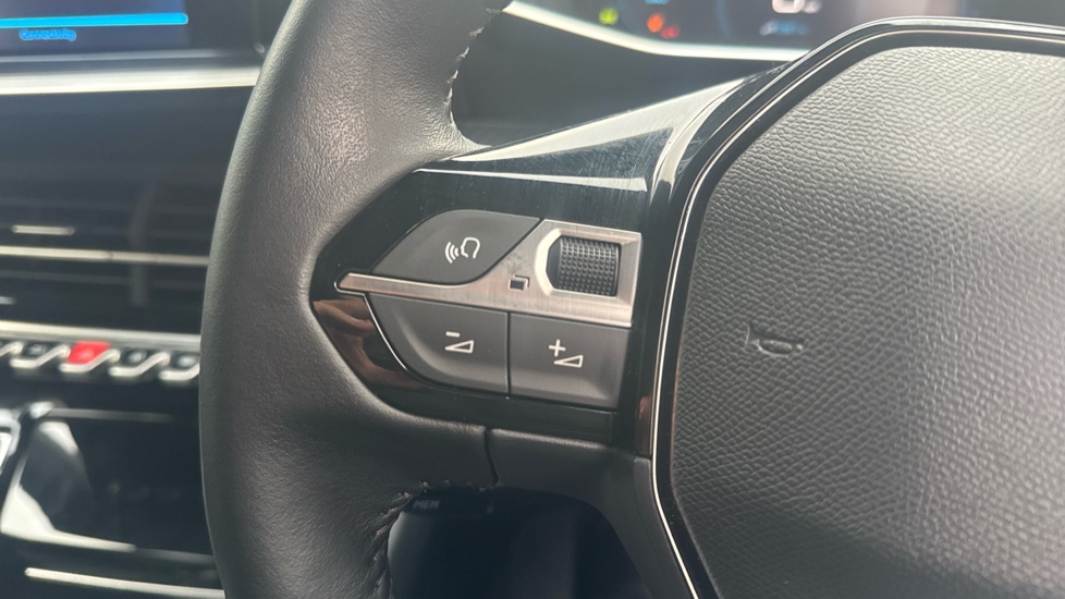 Peugeot 2008 1.2 PureTech Allure Premium+ 5dr Petrol Estate - Image 23