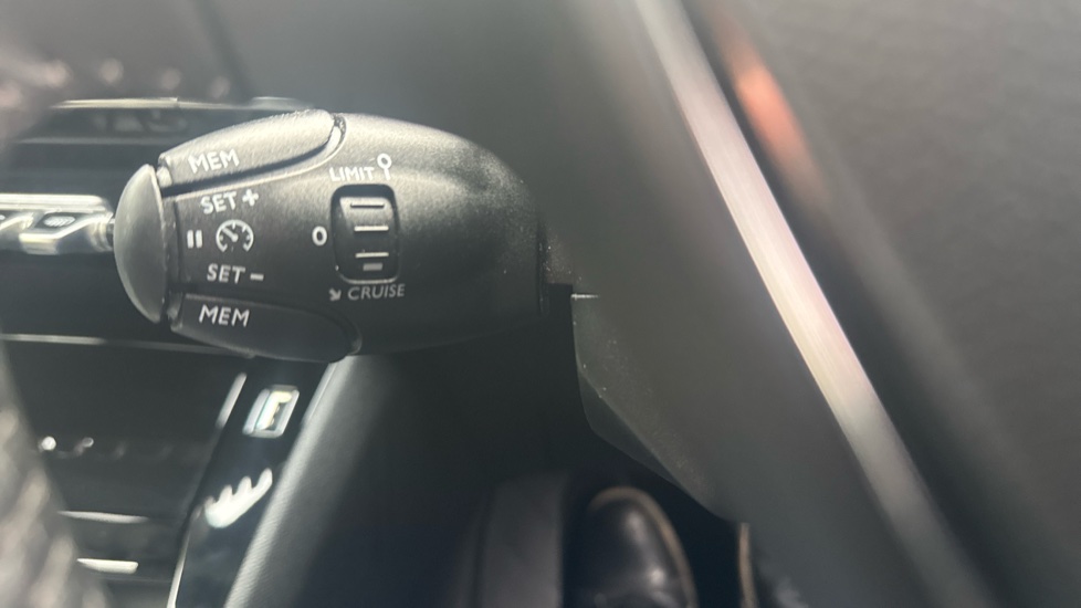 Peugeot 2008 1.2 PureTech Allure Premium+ 5dr Petrol Estate - Image 27