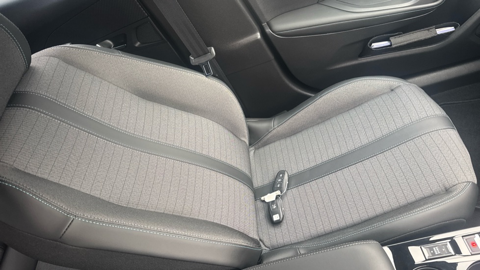 Peugeot 2008 1.2 PureTech Allure Premium+ 5dr Petrol Estate - Image 30