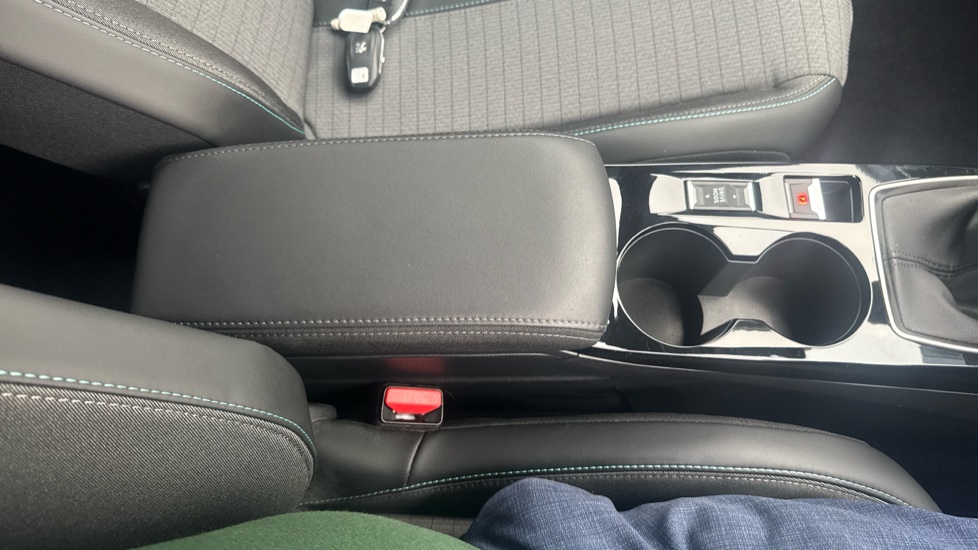 Peugeot 2008 1.2 PureTech Allure Premium+ 5dr Petrol Estate - Image 32