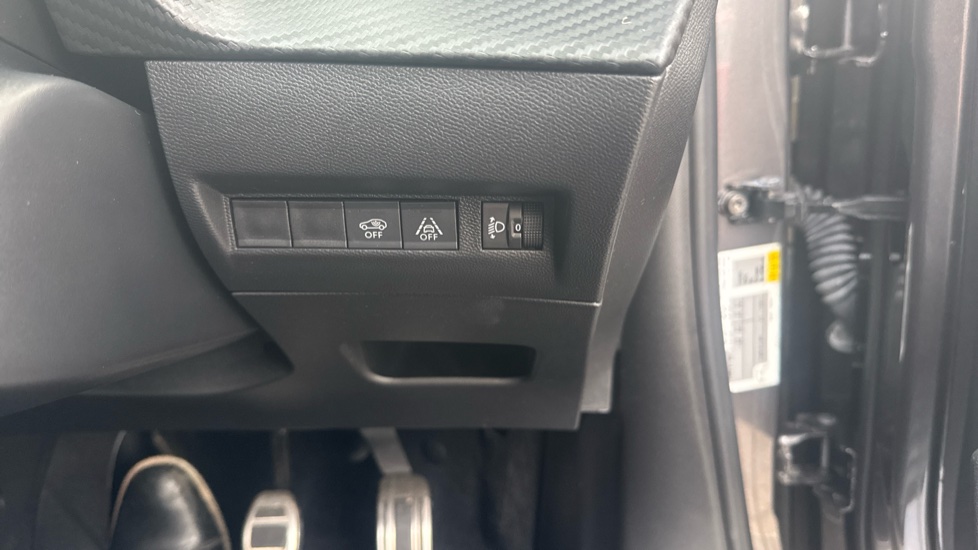 Peugeot 2008 1.2 PureTech Allure Premium+ 5dr Petrol Estate - Image 37