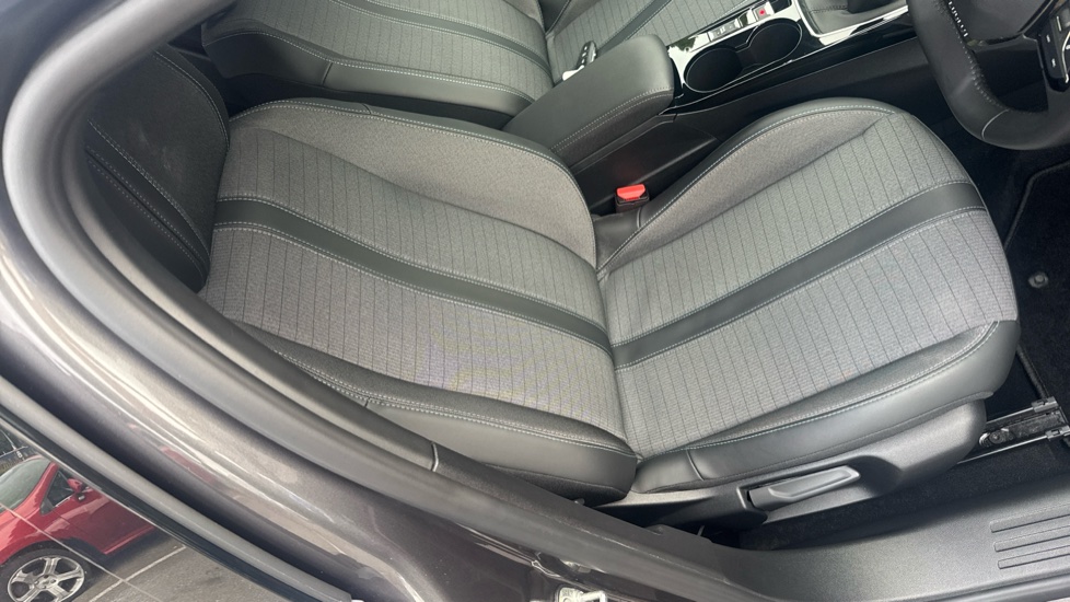 Peugeot 2008 1.2 PureTech Allure Premium+ 5dr Petrol Estate - Image 38