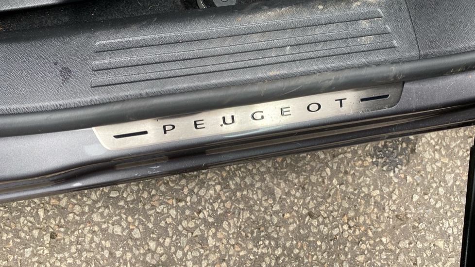 Peugeot 2008 1.2 PureTech 130 GT 5dr Petrol Estate - Image 44