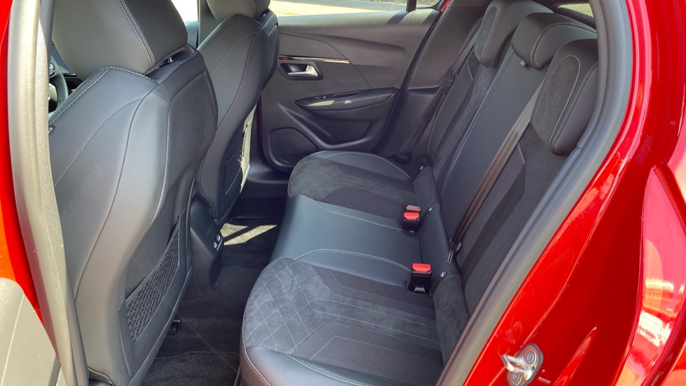 Peugeot 208 1.2 PureTech 100 GT Premium 5dr Petrol Hatchback - Image 16