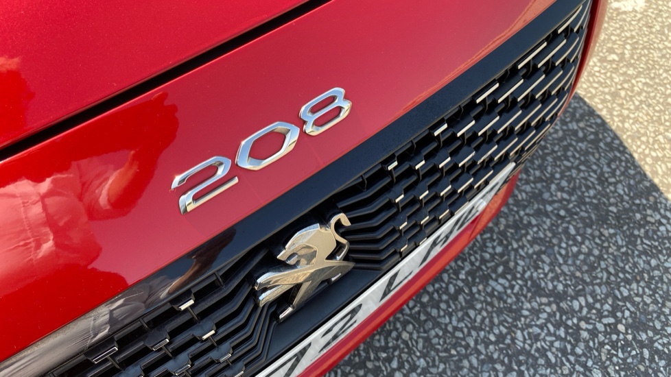 Peugeot 208 1.2 PureTech 100 GT Premium 5dr Petrol Hatchback - Image 21