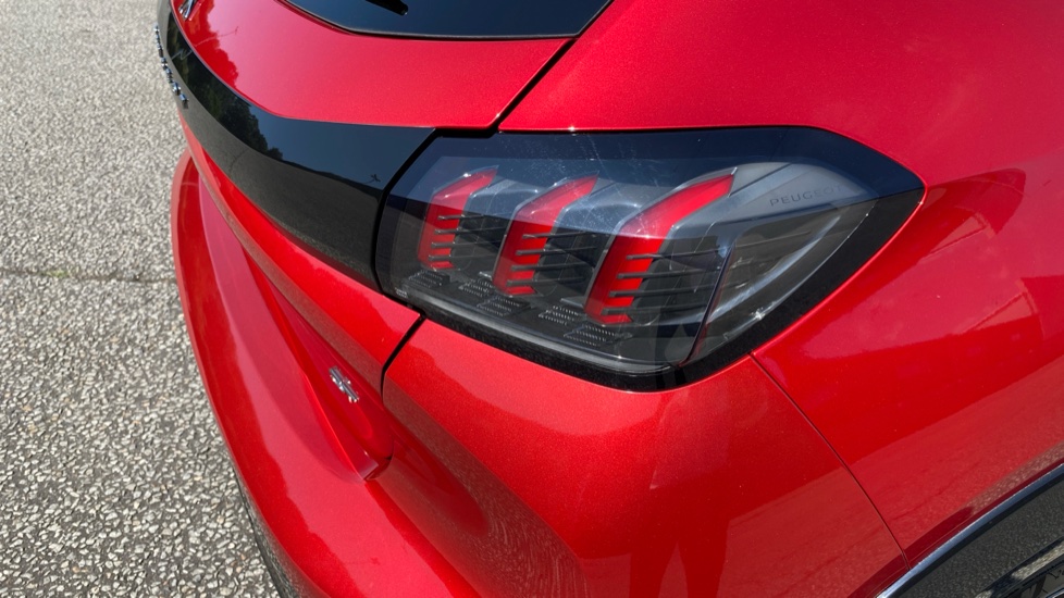 Peugeot 208 1.2 PureTech 100 GT Premium 5dr Petrol Hatchback - Image 35