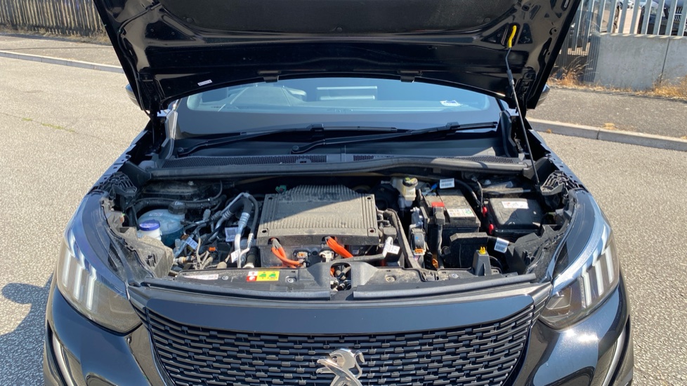 Peugeot 2008 100kW GT 50kWh 5dr Auto Electric Estate - Image 8