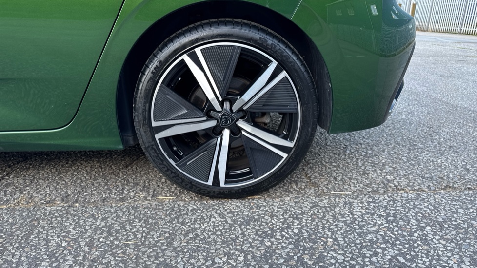 Peugeot 308 1.2 PureTech GT 5dr EAT8 Petrol Hatchback - Image 32