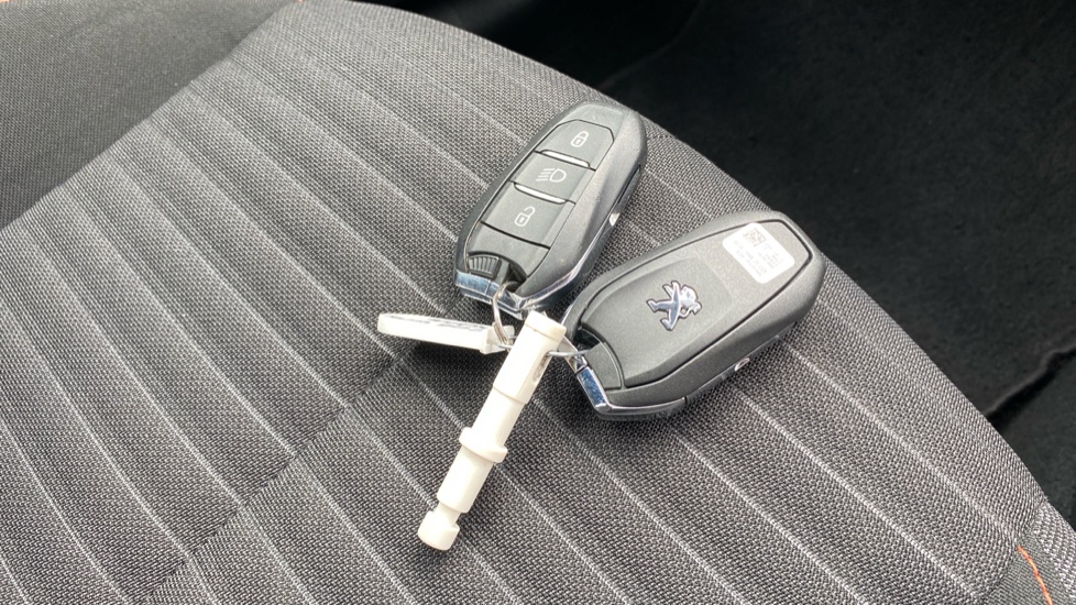 Peugeot 208 1.2 PureTech 100 Active Premium + 5dr EAT8 Petrol Hatchback - Image 20