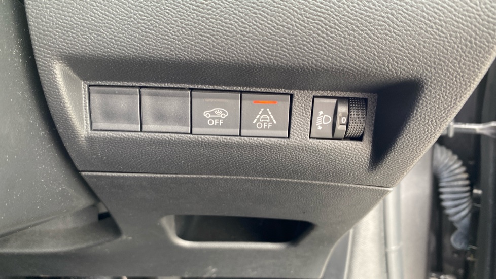 Peugeot 208 1.2 PureTech 100 Active Premium + 5dr EAT8 Petrol Hatchback - Image 28