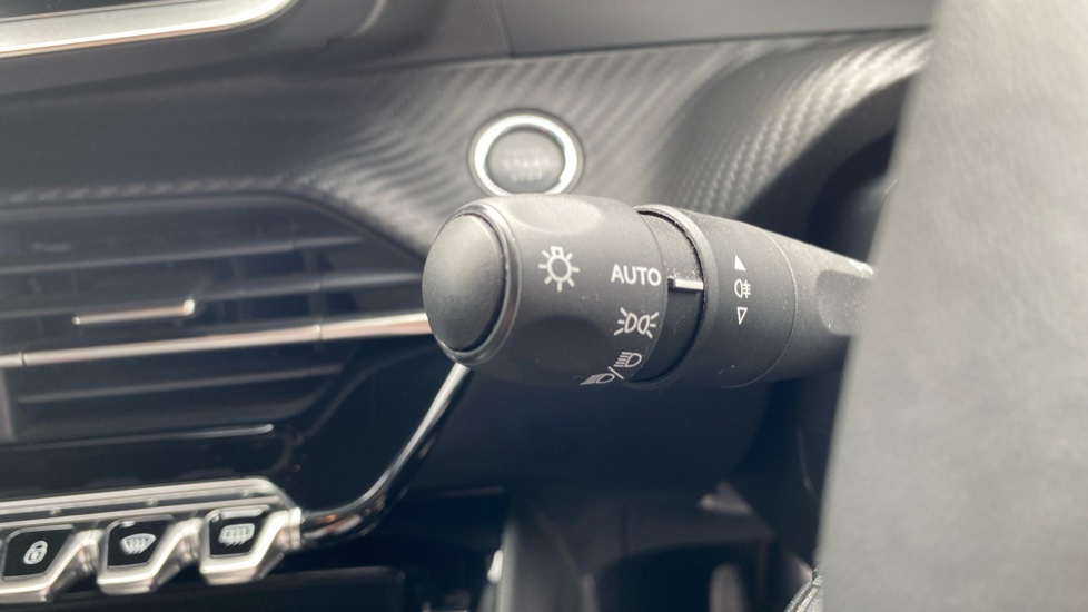 Peugeot 208 1.2 PureTech 100 Active Premium + 5dr EAT8 Petrol Hatchback - Image 30