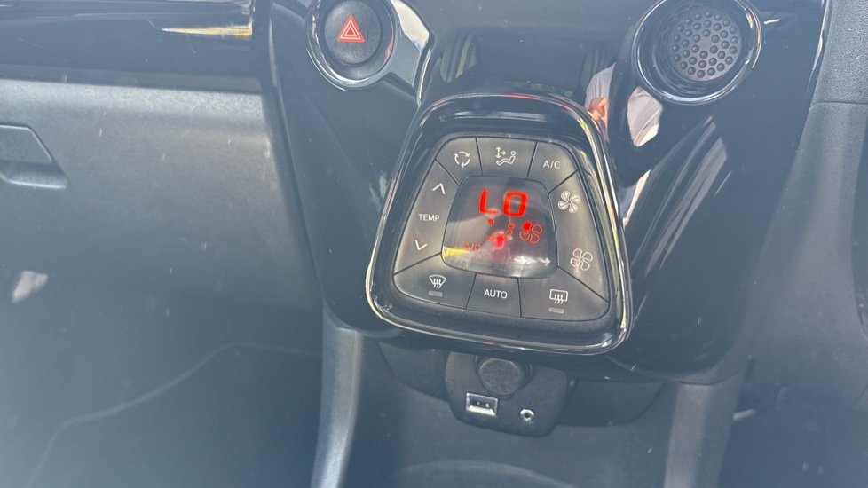 Peugeot 108 1.0 72 Collection 5dr 2-Tronic Petrol Hatchback - Image 27