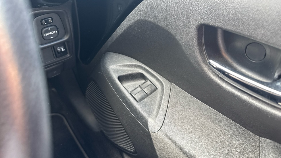 Peugeot 108 1.0 72 Collection 5dr 2-Tronic Petrol Hatchback - Image 28