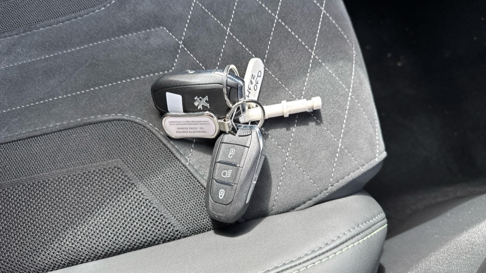 Peugeot 208 1.2 PureTech 100 GT Premium 5dr Petrol Hatchback - Image 20