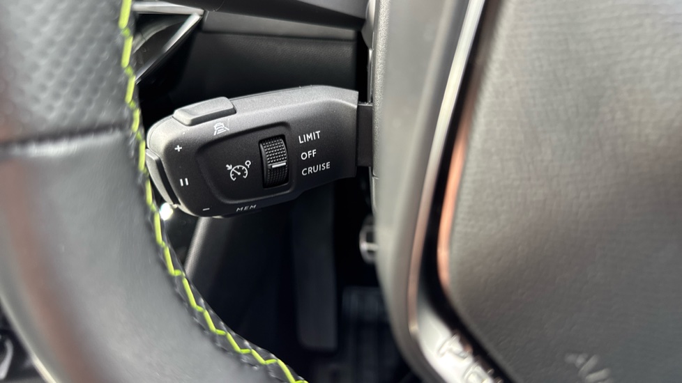Peugeot 208 1.2 PureTech 100 GT Premium 5dr Petrol Hatchback - Image 32