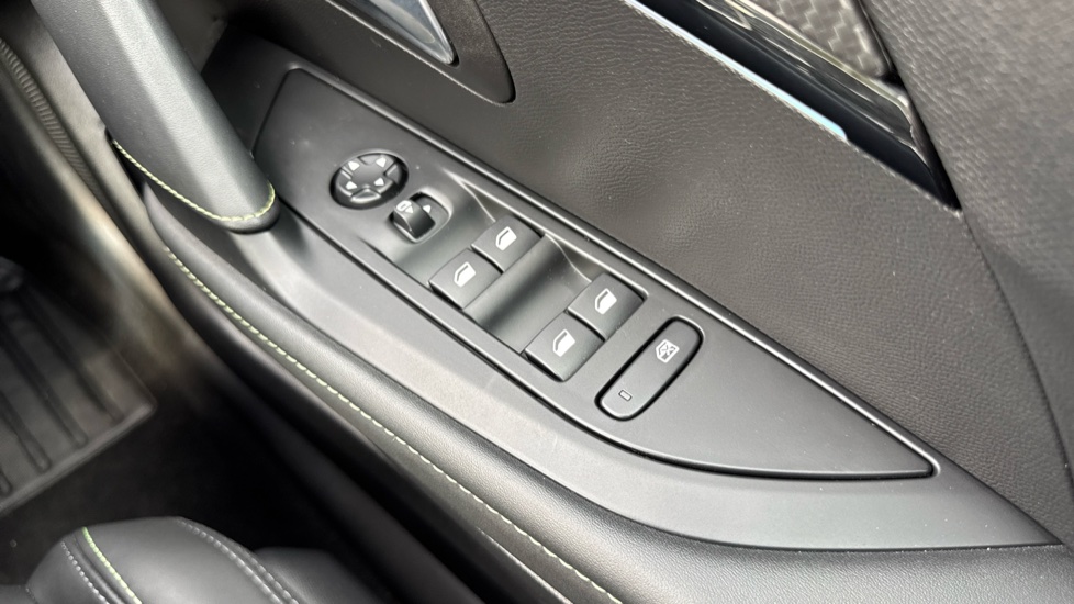 Peugeot 208 1.2 PureTech 100 GT Premium 5dr Petrol Hatchback - Image 33