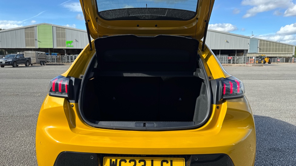 Peugeot 208 1.2 PureTech 100 Allure Premium + 5dr Petrol Hatchback - Image 4