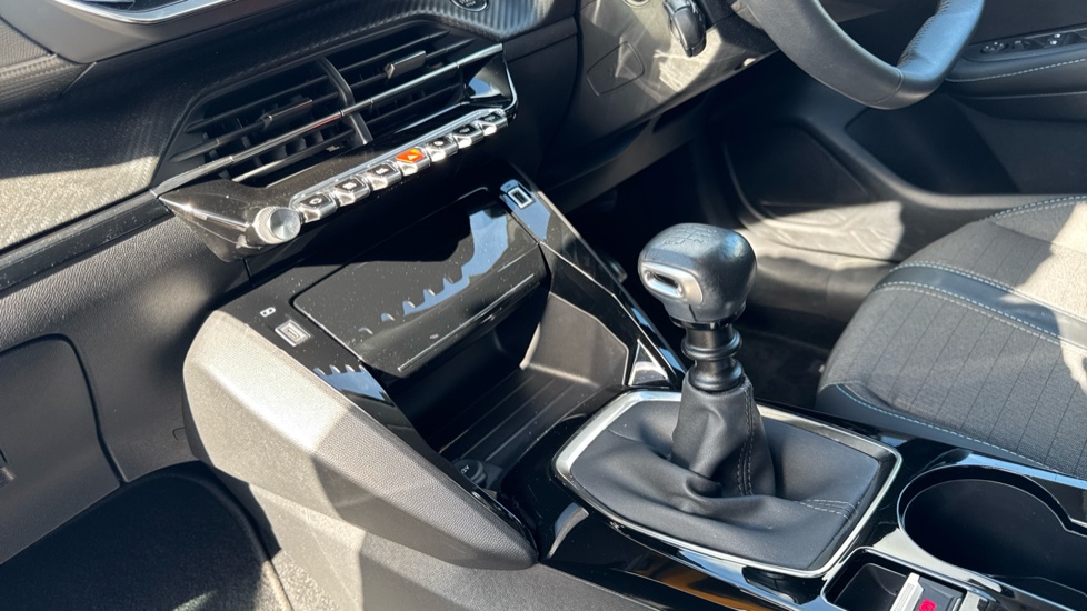 Peugeot 208 1.2 PureTech 100 Allure Premium + 5dr Petrol Hatchback - Image 13