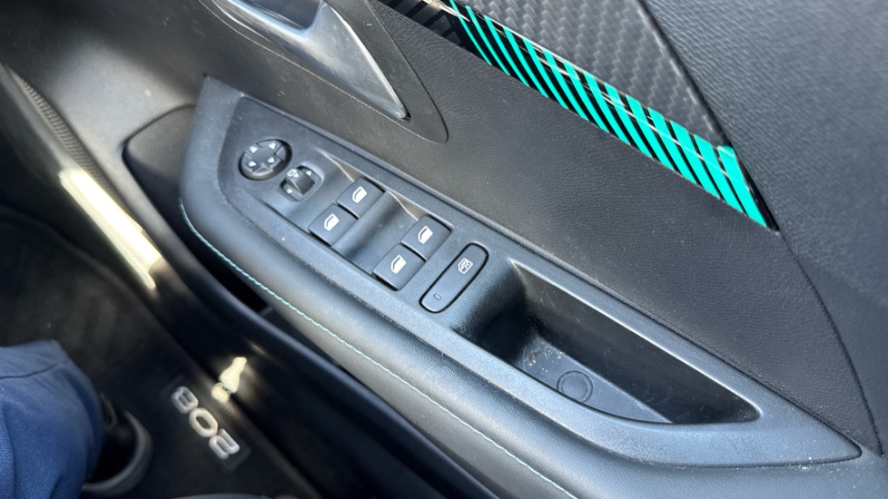 Peugeot 208 1.2 PureTech 100 Allure Premium + 5dr Petrol Hatchback - Image 30