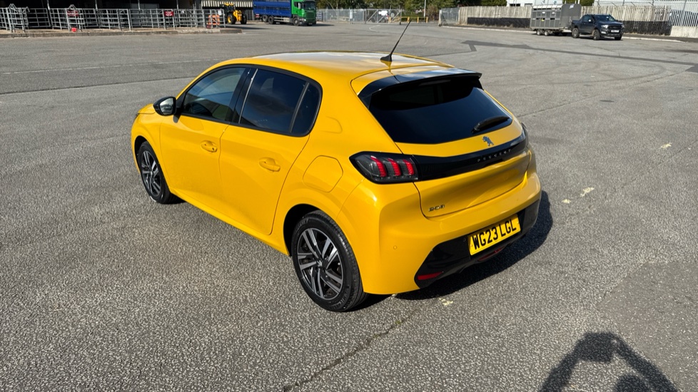 Peugeot 208 1.2 PureTech 100 Allure Premium + 5dr Petrol Hatchback - Image 34