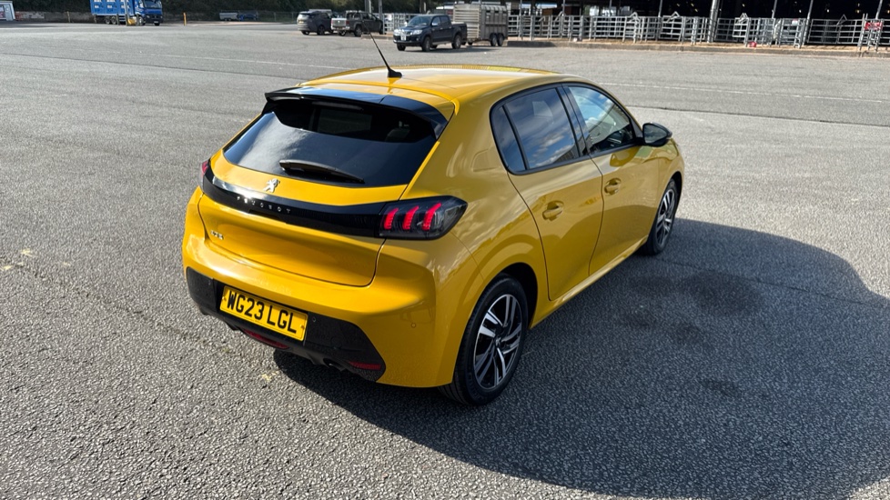 Peugeot 208 1.2 PureTech 100 Allure Premium + 5dr Petrol Hatchback - Image 35