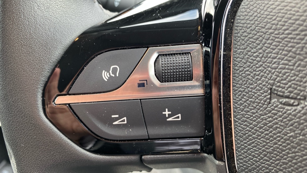 Peugeot 208 1.2 PureTech 100 Allure Premium + 5dr Petrol Hatchback - Image 21