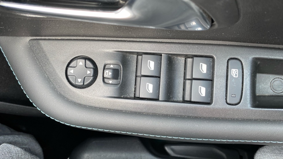 Peugeot 208 1.2 PureTech 100 Allure Premium + 5dr Petrol Hatchback - Image 25