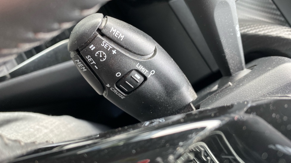 Peugeot 208 1.2 PureTech 100 Allure Premium + 5dr Petrol Hatchback - Image 27