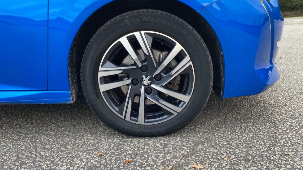 Peugeot 208 1.2 PureTech 100 Allure Premium + 5dr Petrol Hatchback - Image 36