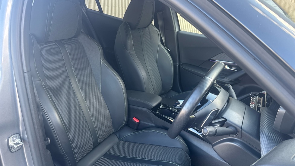 Peugeot 2008 1.2 PureTech 130 GT 5dr EAT8 Petrol Estate - Image 38