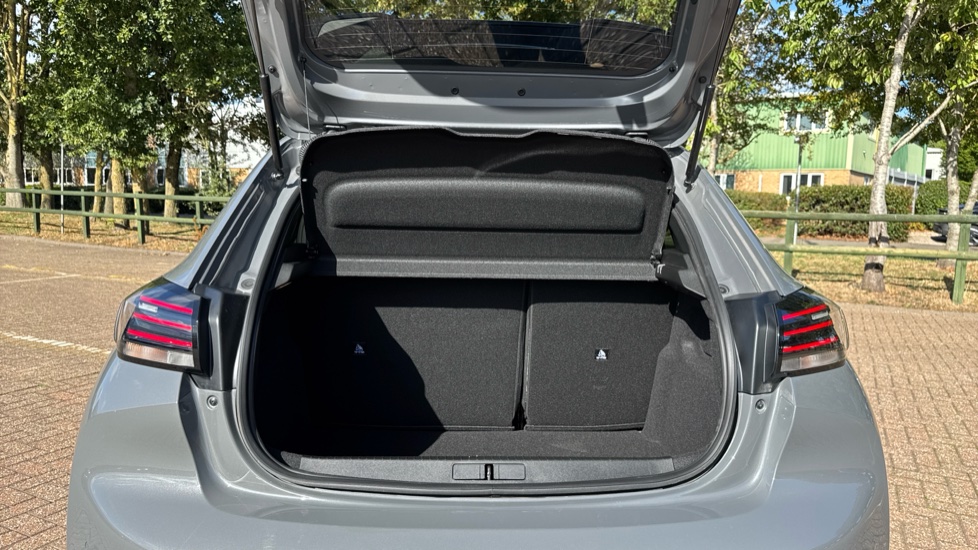 Peugeot 208 1.2 Hybrid 100 Allure 5dr e-DSC6 Petrol Hatchback - Image 4