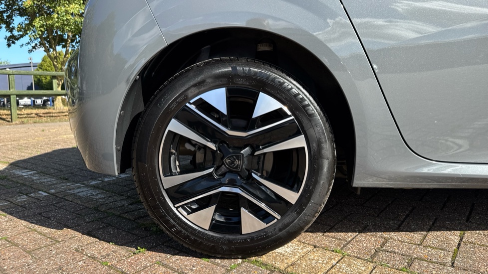 Peugeot 208 1.2 Hybrid 100 Allure 5dr e-DSC6 Petrol Hatchback - Image 7