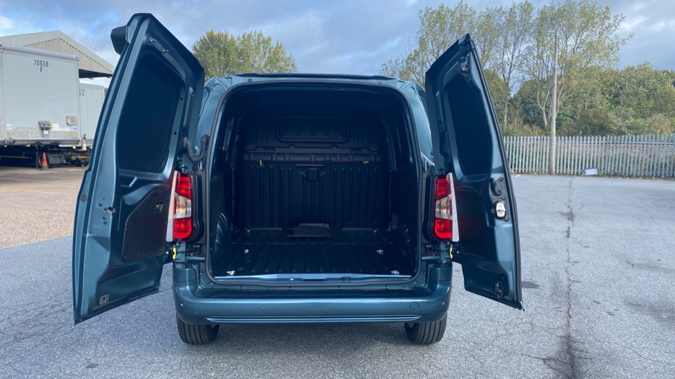 Peugeot Partner M Diesel 1.5 BlueHDi 100 Asphalt Van - Image 4