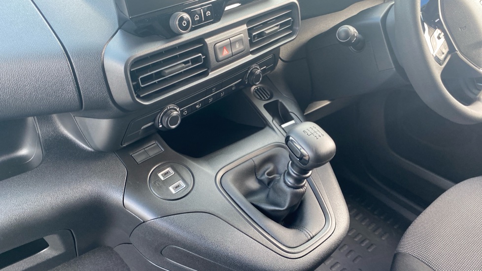 Peugeot Partner M Diesel 1.5 BlueHDi 100 Asphalt Van - Image 13