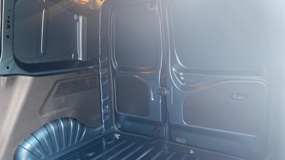 Peugeot Partner M Diesel 1.5 BlueHDi 100 Asphalt Van - Image 15