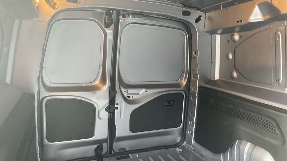 Peugeot Partner Xl Diesel 1.5 BlueHDi 130 Asphalt Van EAT8 - Image 15