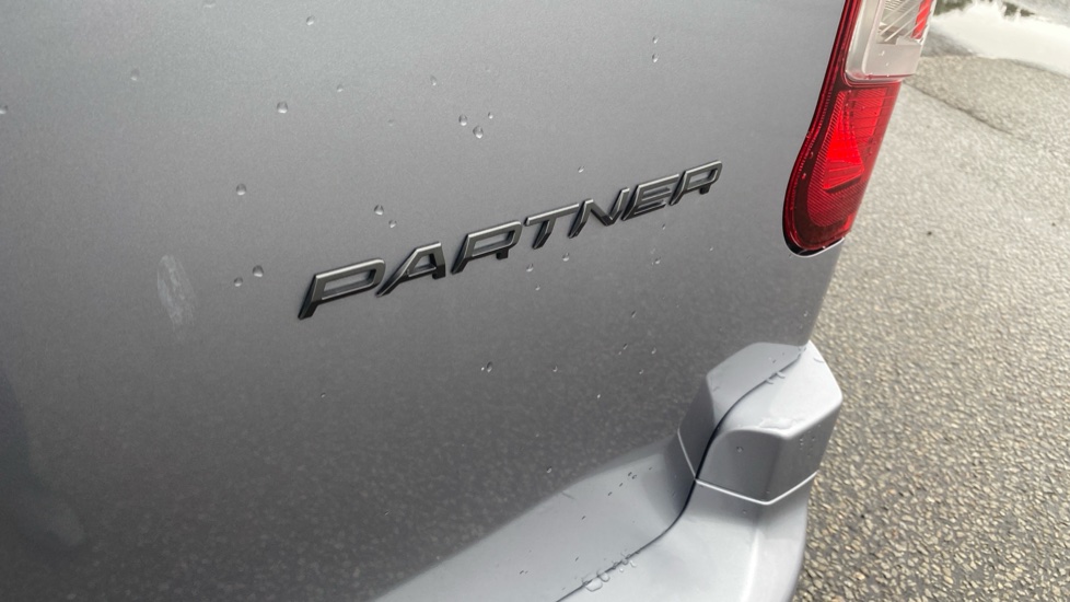 Peugeot Partner Xl Diesel 1.5 BlueHDi 130 Asphalt Van EAT8 - Image 25
