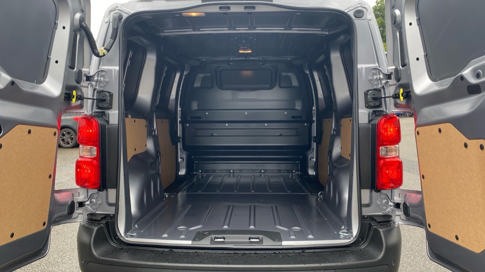 Peugeot Expert M Diesel 2.2 BlueHDi 150 Professional Van EAT8 - Image 4