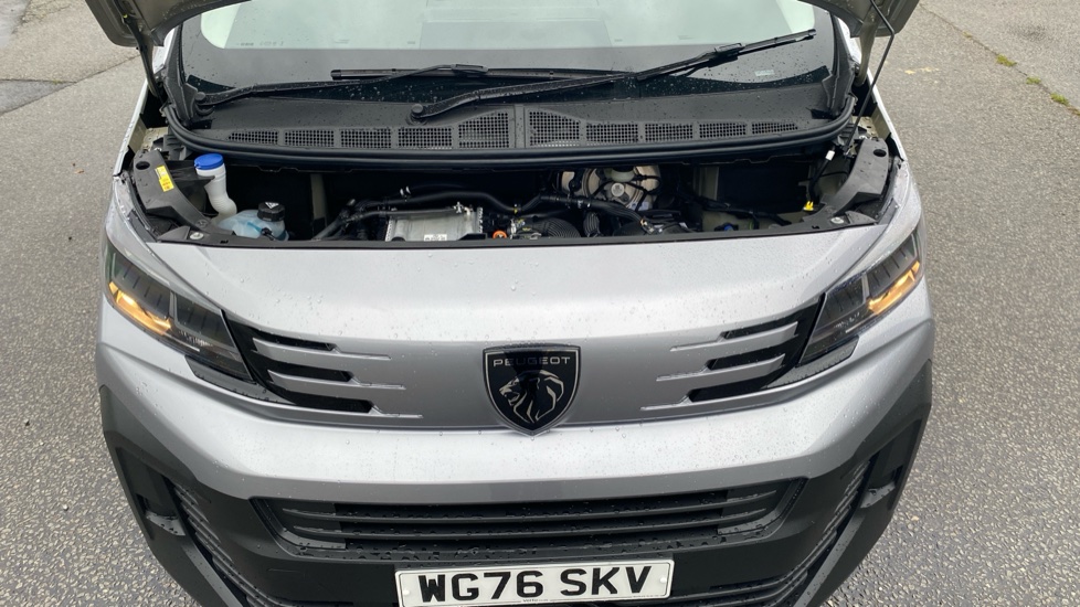 Peugeot Expert M Diesel 2.2 BlueHDi 150 Professional Van EAT8 - Image 8