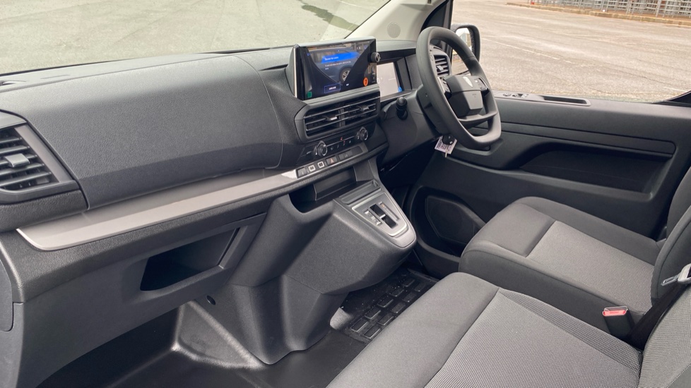 Peugeot Expert M Diesel 2.2 BlueHDi 150 Professional Van EAT8 - Image 9