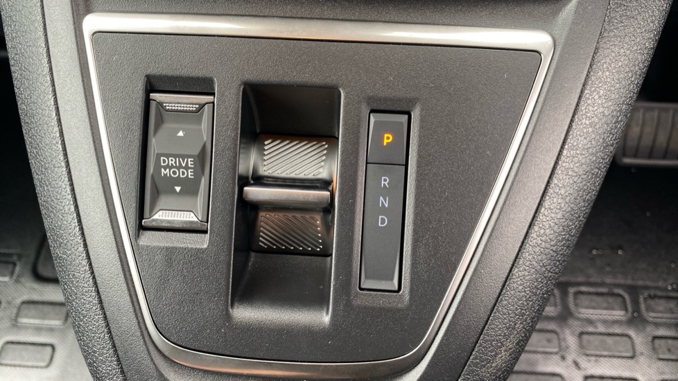 Peugeot Expert M Diesel 2.2 BlueHDi 150 Professional Van EAT8 - Image 26