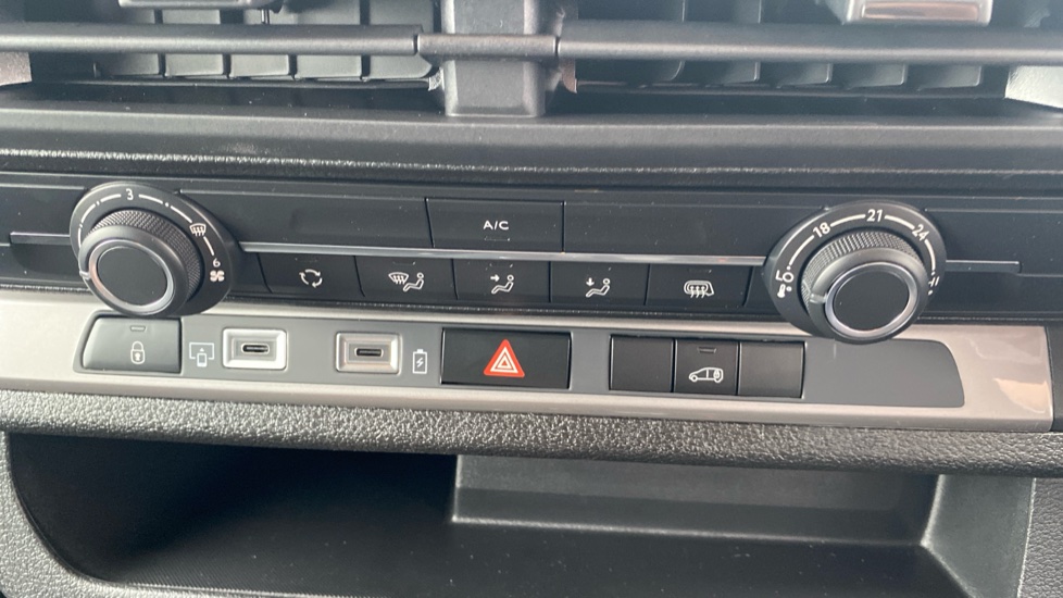 Peugeot Expert M Diesel 2.2 BlueHDi 150 Professional Van EAT8 - Image 27